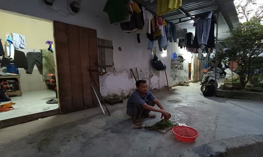 Gia đình các công nhân sống trong những xóm trọ xập xệ ở phường Quảng Đông, TP Thanh Hóa. Ảnh: Quách Du