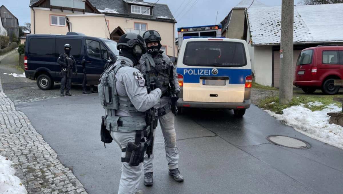 Giới chức Đức bắt giữ các đối tượng tình nghi âm mưu lật đổ chính phủ, tháng 12.2022. Ảnh: AFP