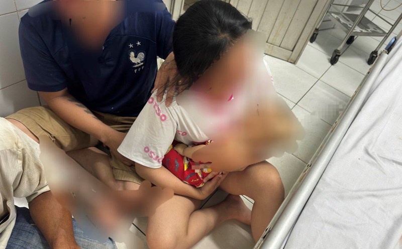 Bé T được xác định tử vong tại nhà giữ trẻ tự phát trước khi đến bệnh viện. Ảnh: Bạn đọc cung cấp