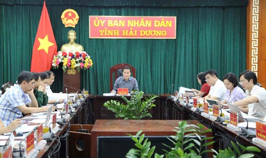 Chủ tịch UBND tỉnh Triệu Thế Hùng chủ trì phiên họp. Ảnh: Cổng TTĐT Hải Dương