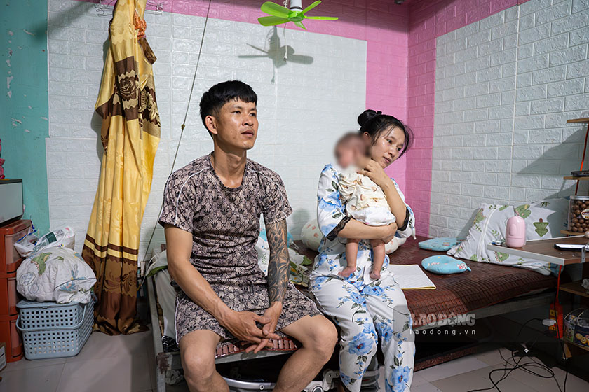 Vợ chồng anh Nguyễn Văn Quân (36 tuổi), quê ở huyện Diễn Châu vào TP. Vinh làm công nhân cho một công ty may mặc. Hai vợ chồng chỉ thuê được một phòng rộng khoảng 12 mét vuông với giá 1,8 triệu đồng/tháng.
