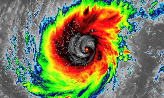 Siêu bão Rai đổ bộ Philippines năm 2021. Ảnh: NOAA