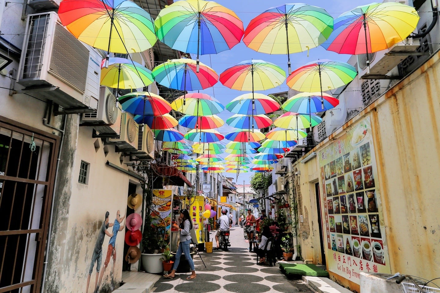 Phố cổ George Town rực rỡ sắc màu văn hóa ở Penang. Ảnh: Awaygowe