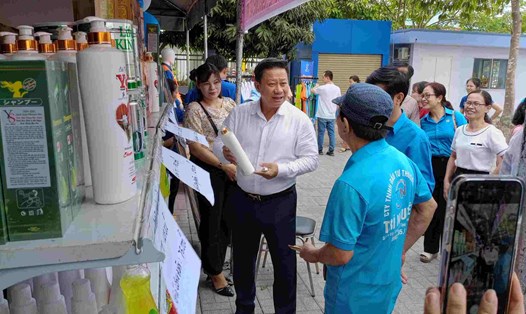 Ông Nguyễn Thanh Ngọc - Chủ tịch UBND tỉnh Tây Ninh về dự lễ phát động Tháng Công nhân và Tháng hành động về An toàn, vệ sinh lao động năm 2024. Ảnh: CĐTN
