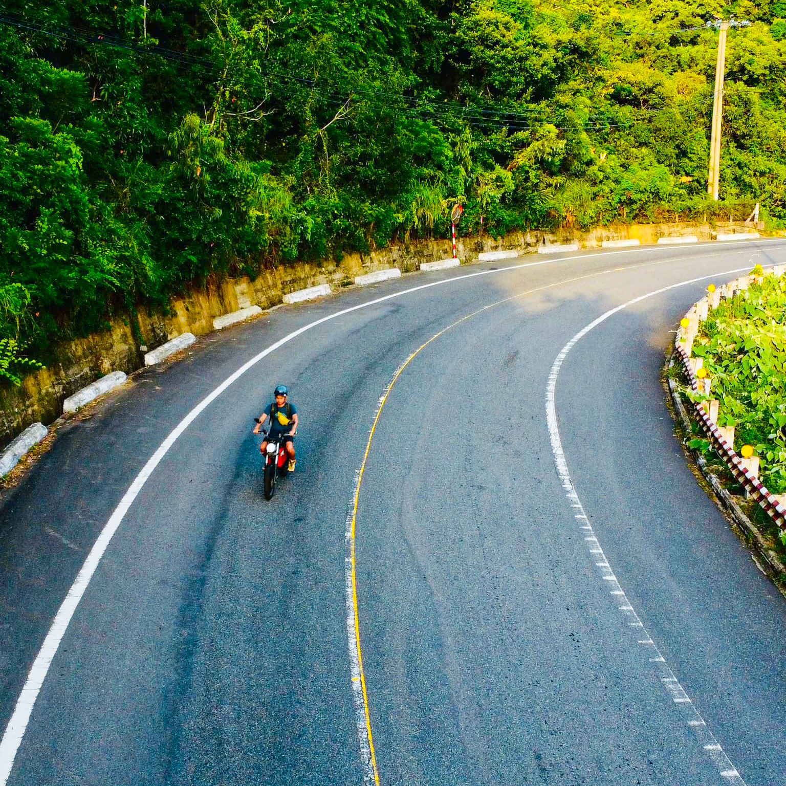 If you have a lot of time and want to go further, don't miss the road to Hai Van Pass. The price to rent a motorbike in Da Nang is only from 80.000 VND/day. When renting, you should carefully check the motorbike, especially the front and rear brakes to ensure safe uphill and downhill.