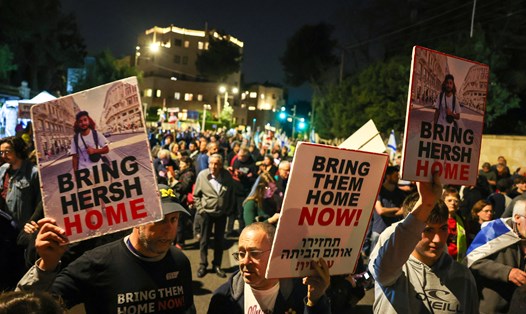 Người dân Israel biểu tình đòi bầu cử mới. Ảnh: AFP