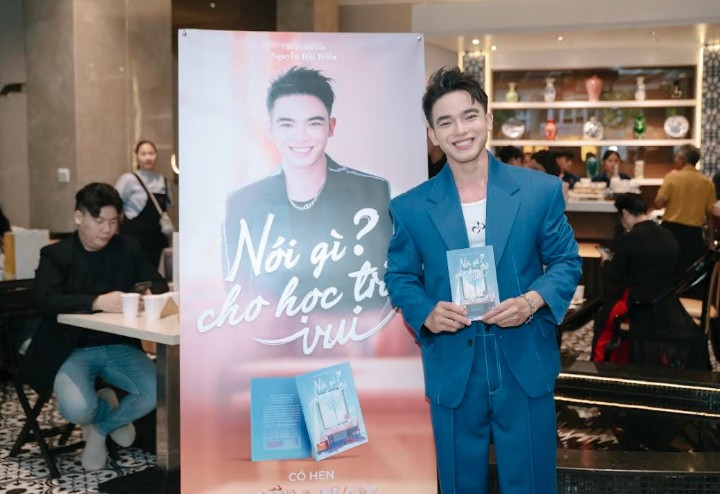 MC Hải Triều trong buổi ra mắt sách "Nói gì cho học trò vui?". Ảnh: NVCC.