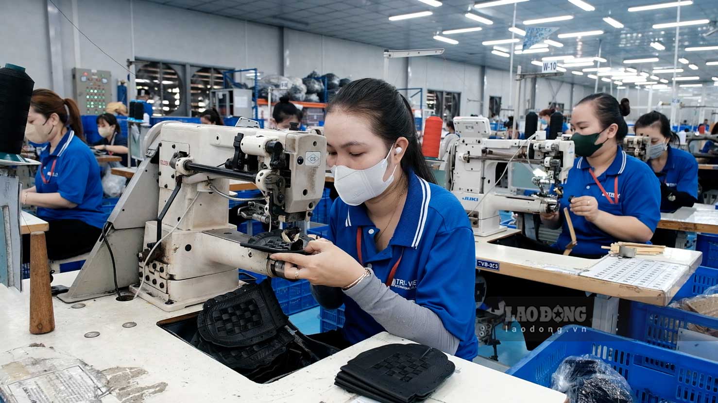 Thu nhập cải thiện, nhiều công nhân lên kế hoạch đi chơi dịp lễ 30.4 - 1.5. Ảnh: Mỹ Ly