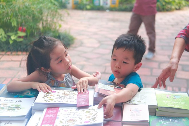 Nhiều phụ huynh rèn con đọc sách từ nhỏ