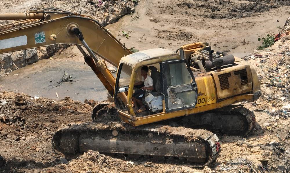 Tại công trường xây dựng kênh Tham Lương - Bến Cát - rạch Nước Lên thuộc gói thầu XL6 (có sự góp mặt của Tập đoàn Thuận An), phóng viên ghi nhận mọi hoạt động diễn ra bình thường, hàng chục công nhân đang làm việc.