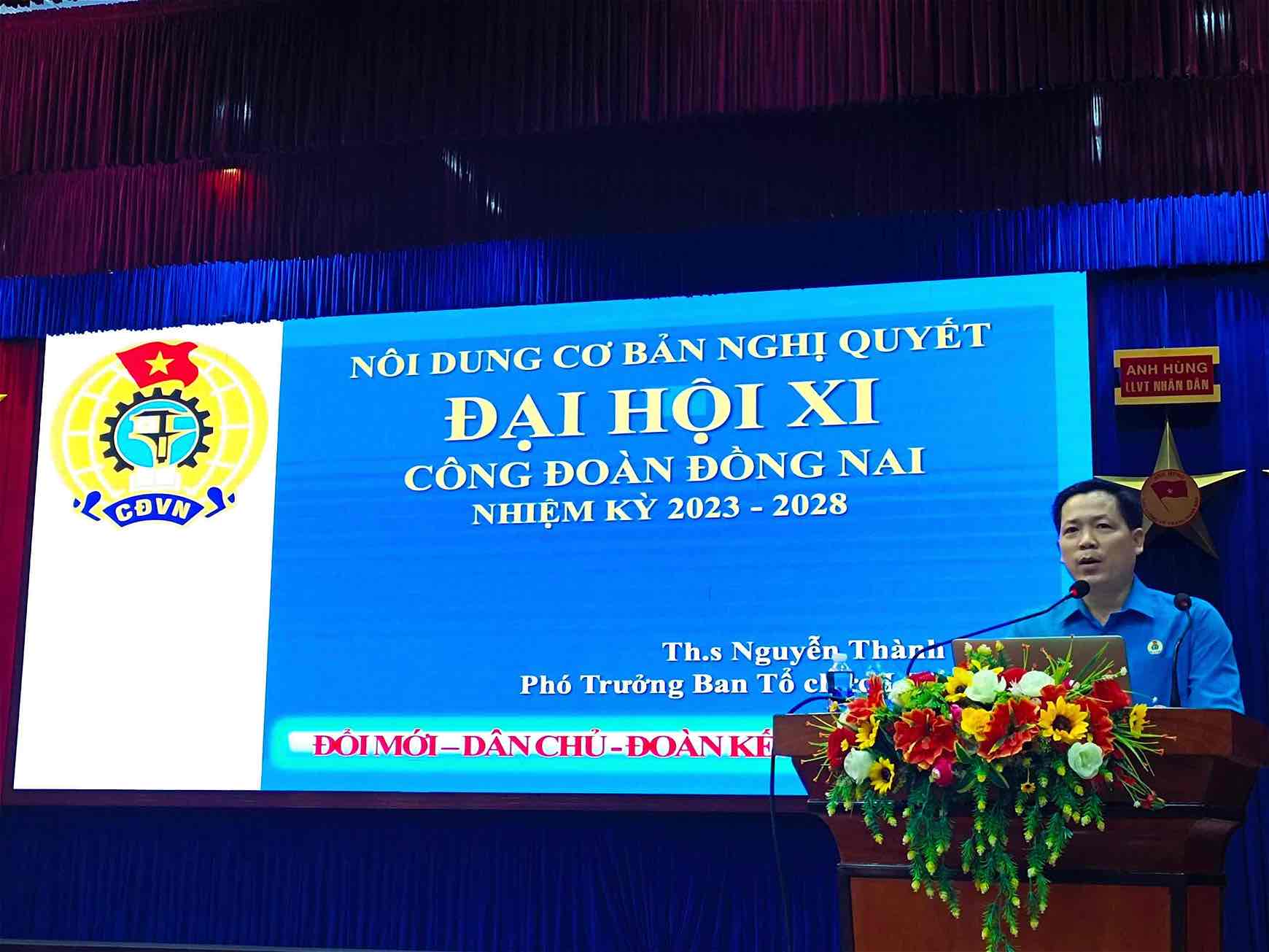 Thạc sỹ Nguyễn Thành Trung - Phó trưởng ban Tổ chức LĐLĐ tỉnh Đồng Nai tại hội nghị. Ảnh: HAC