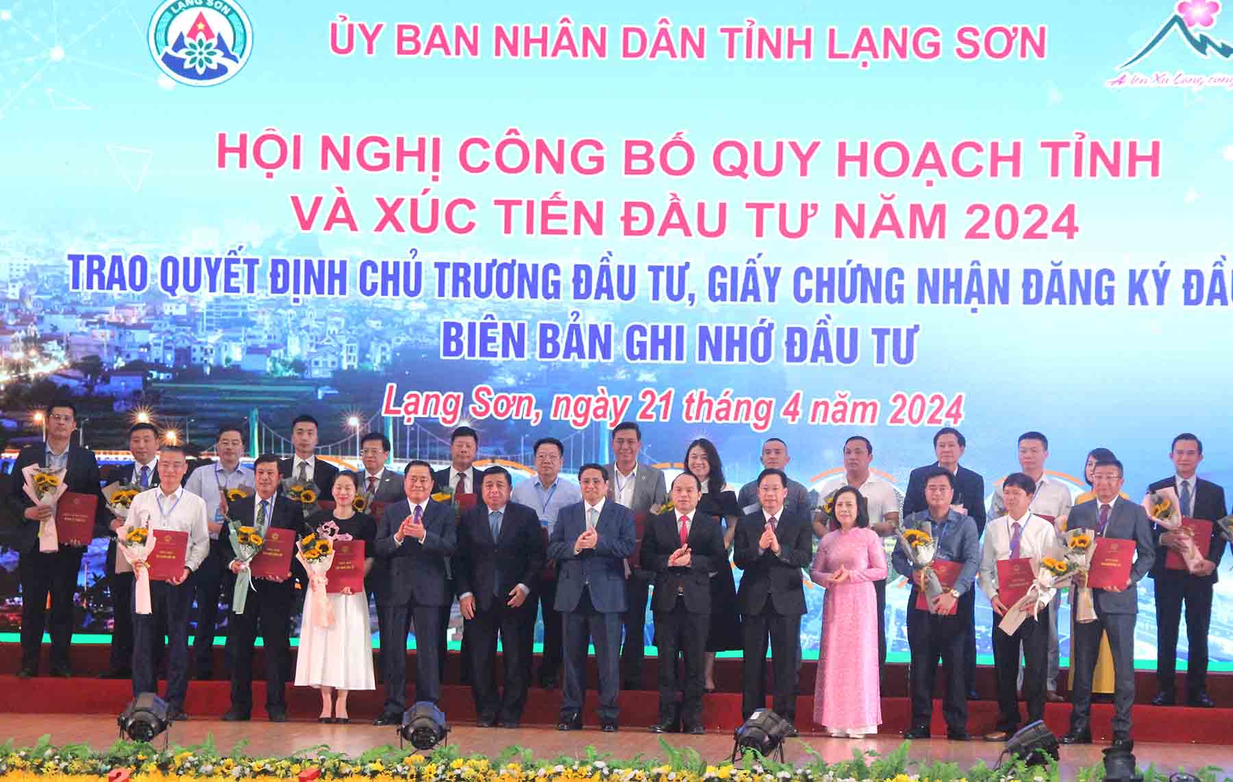 Thủ tướng Chính phủ Phạm Minh Chính dự hội nghị công bố quy hoạch và xúc tiến đầu tư tỉnh Lạng Sơn. Ảnh: Bùi Thơm 
