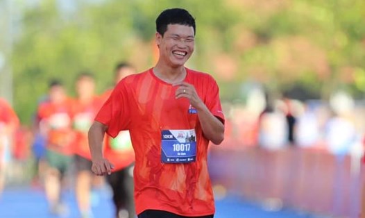 Cựu trung vệ đội Hoàng Anh Gia Lai - Trần Hữu Đông Triều tham dự giải chạy half-marathon tại TPHCM. Ảnh: FBNV