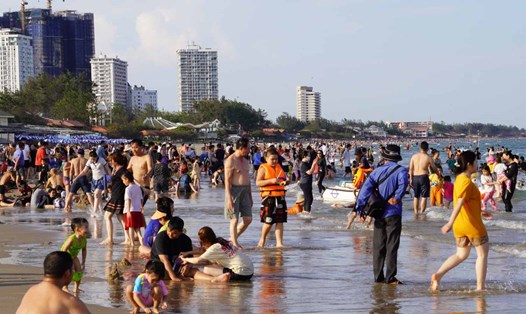 Các bãi biển ở Vũng Tàu được nhiều du khách lựa chọn đến vui chơi, tắm biển mỗi dịp lễ. Ảnh: Thành An
