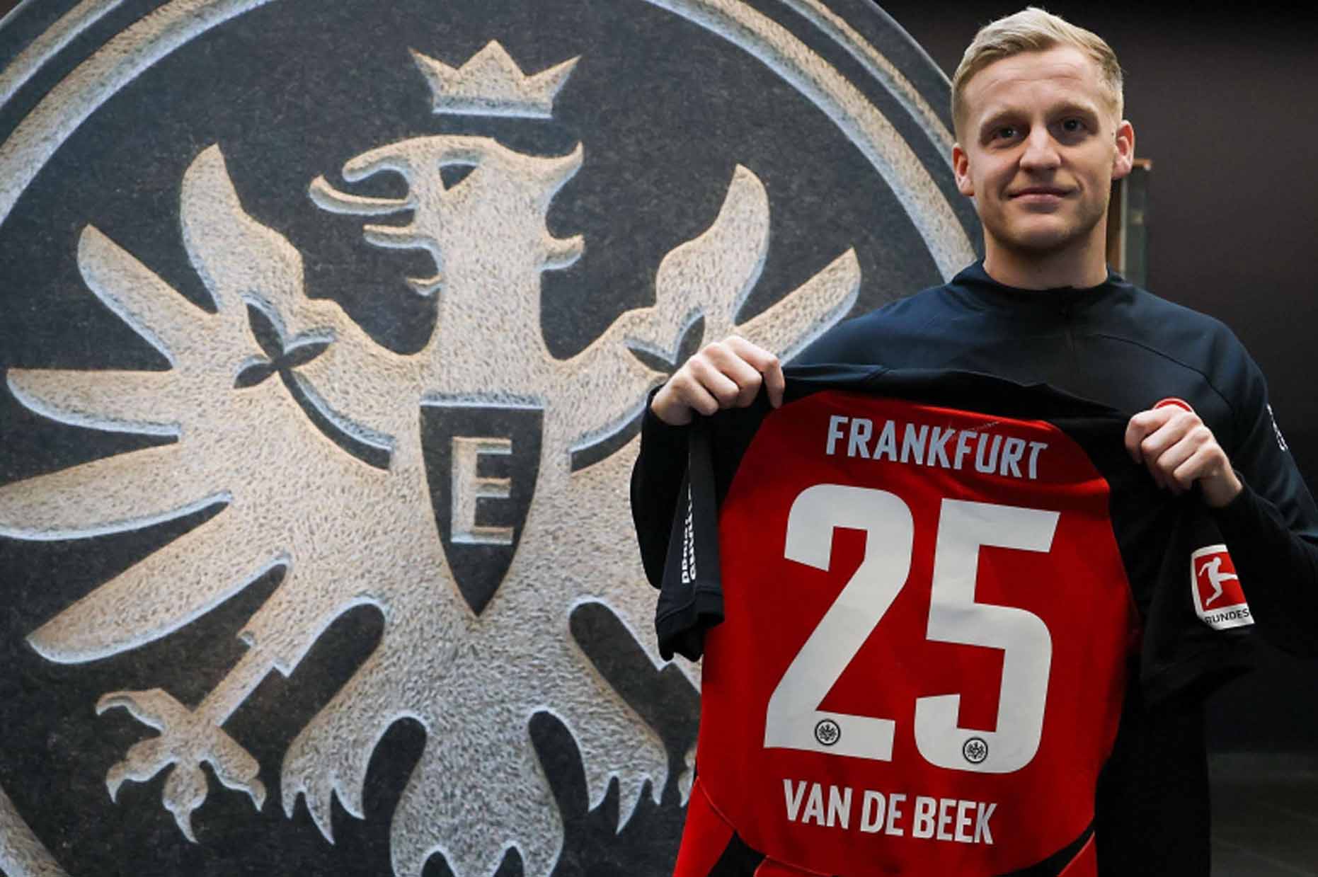 Tại Đức, mọi chuyện cũng không hề khá hơn cho Van de Beek. Ảnh: Eintracht Frankfurt