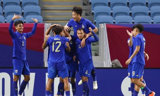 U23 Thái Lan gặp trán U23 Tajikistan ở lượt trận cuối vòng bảng U23 châu Á 2024. Ảnh: FAT