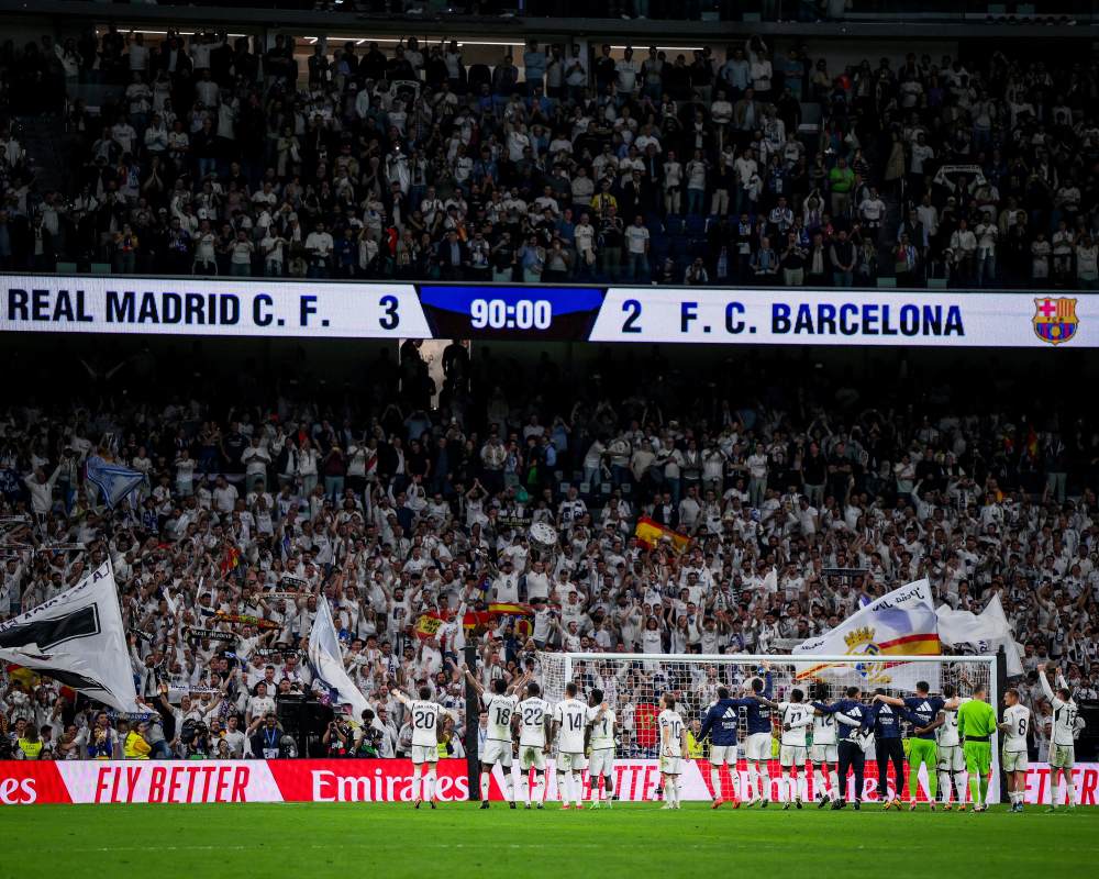 Real Madrid đã hơn Barca 11 điểm sau 32 vòng đấu. Ảnh: Real Madrid CF