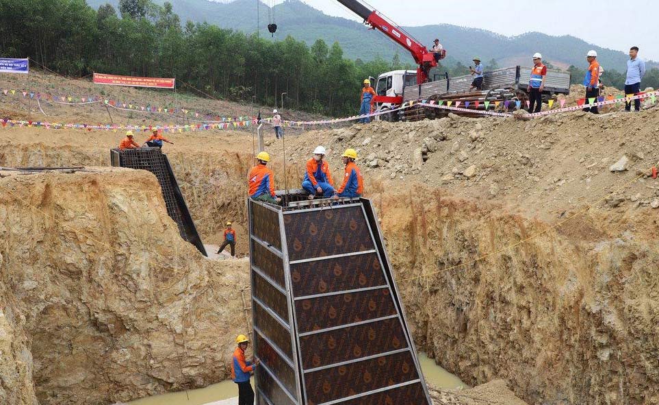 Công trường dự án đường dây 500kv mạch 3 đoạn qua địa bàn Nghệ An. Ảnh: Hải Đăng