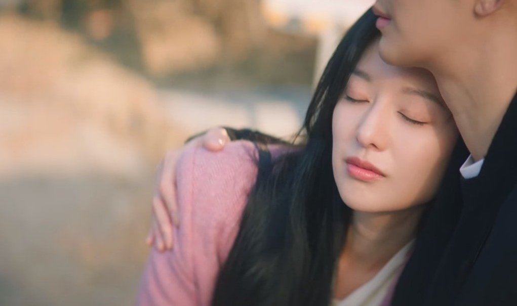 Phương pháp chữa trị cho nữ chính Hong Hae In (Kim Ji Won) bị người xem phản ứng. Ảnh: tvN