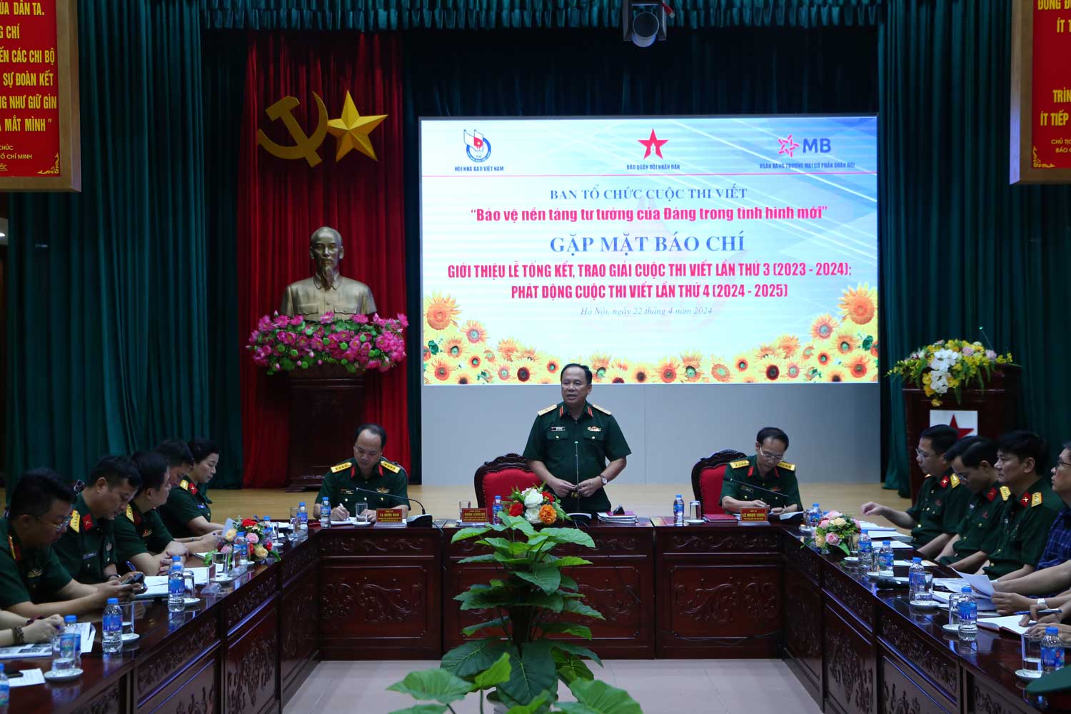 Quang cảnh buổi gặp mặt báo chí thông tin về Lễ tổng kết và trao giải Cuộc thi viết “Bảo vệ nền tảng tư tưởng của Đảng trong tình hình mới” lần thứ ba. Ảnh: Vĩnh Hoàng 