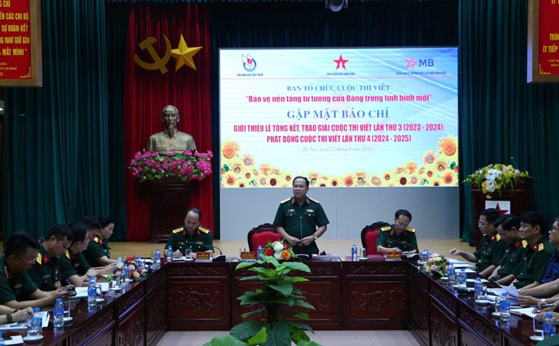 Quang cảnh buổi gặp mặt báo chí thông tin về Lễ tổng kết và trao giải Cuộc thi viết “Bảo vệ nền tảng tư tưởng của Đảng trong tình hình mới” lần thứ ba. Ảnh: Vĩnh Hoàng