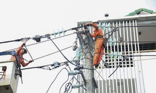 PC Đà Nẵng nỗ lực đảm bảo cung ứng điện và kêu gọi mọi người cùng chung tay thực hành tiết kiệm điện mùa nắng nóng.