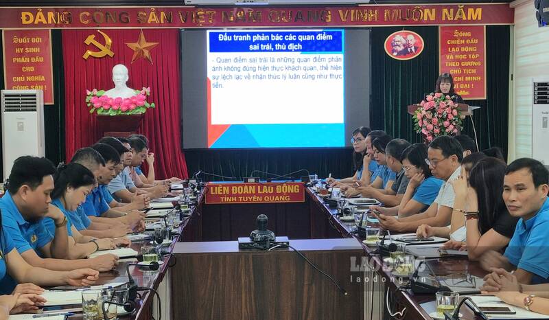 LĐLĐ tỉnh Tuyên Quang tổ chức tập huấn công tác Tuyên giáo công đoàn. Ảnh: Lam Thanh