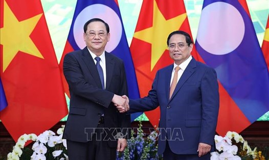 Thủ tướng Chính phủ Phạm Minh Chính và Thủ tướng Lào Sonexay Siphandone. Ảnh: TTXVN