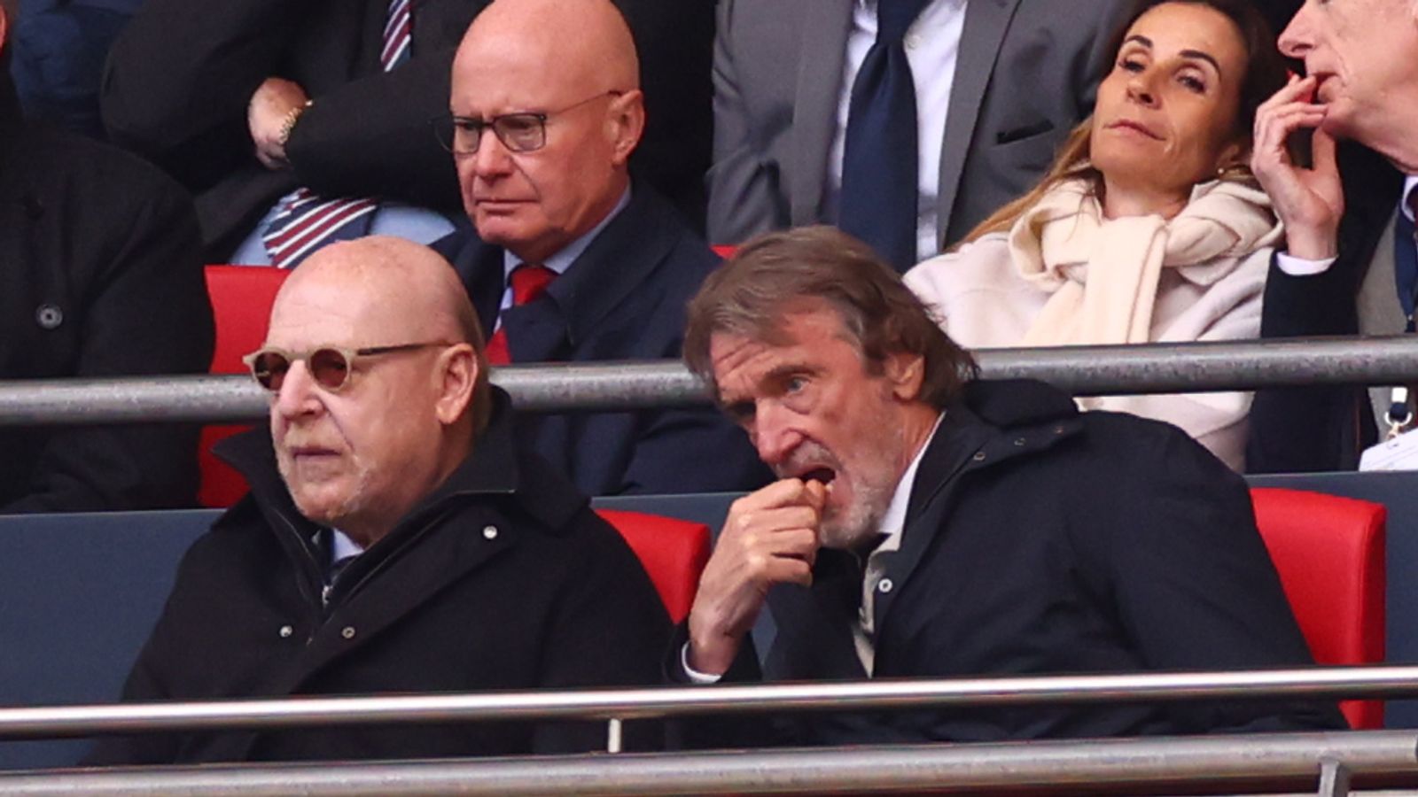 Ratcliffe và ban lãnh đạo Man United rõ ràng là không thể hài lòng.  Ảnh: Sky Sports