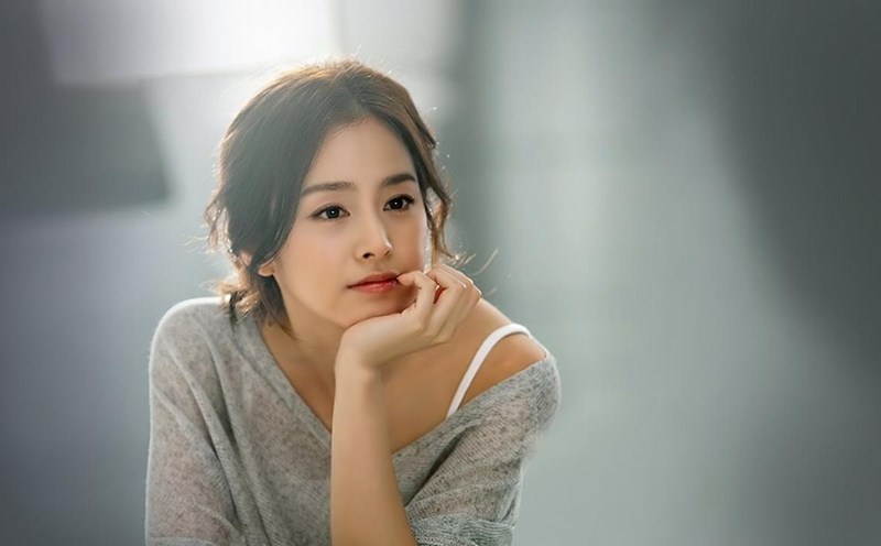 Kim Tae Hee vẫn xinh đẹp, trẻ trung ở tuổi 44. Ảnh: Instagram