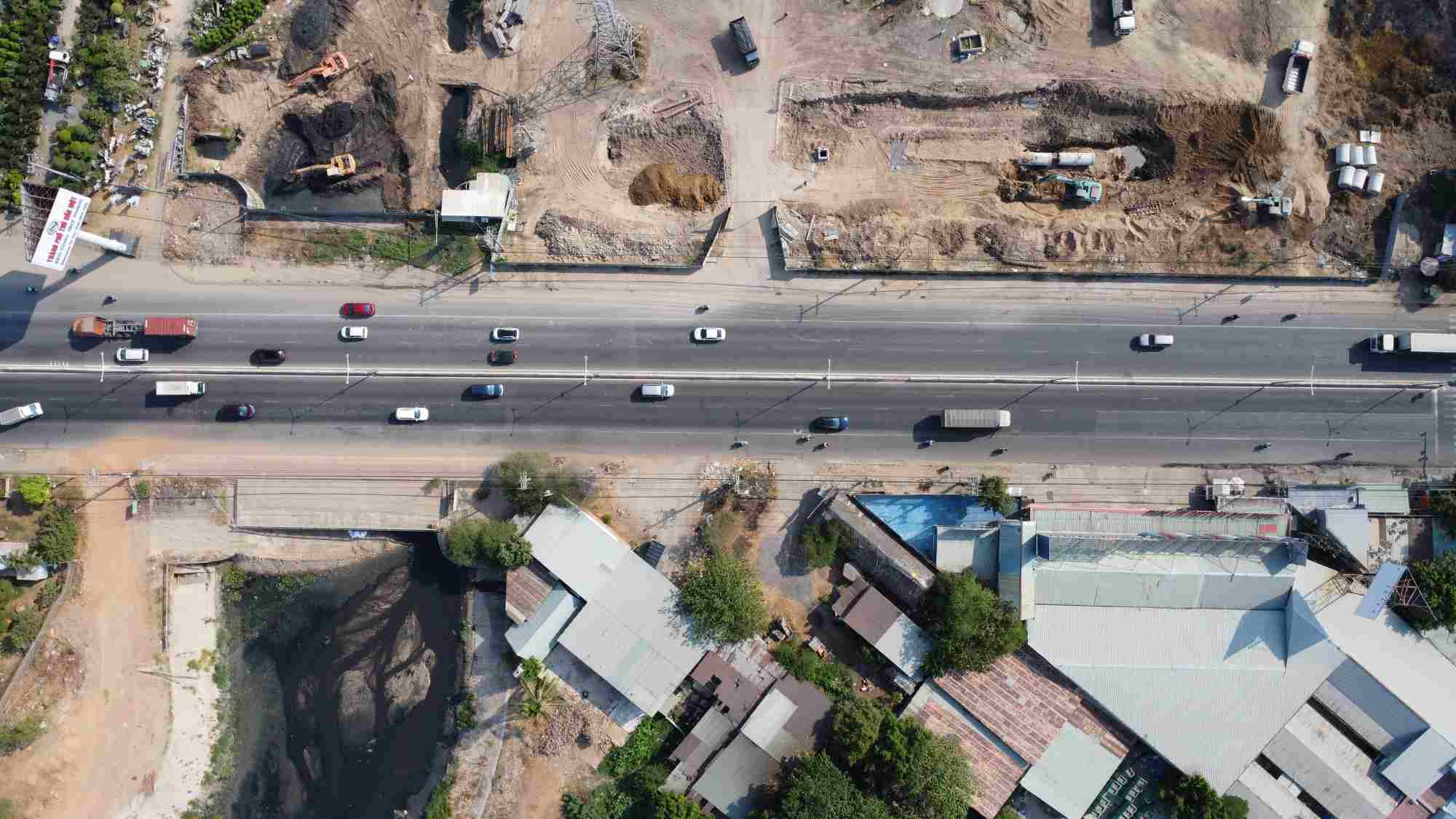 Dự án đường Vành đai 3 TPHCM sẽ xây dựng cầu vượt qua Quốc lộ 13 ở Bình Dương. Ảnh: Đình Trọng