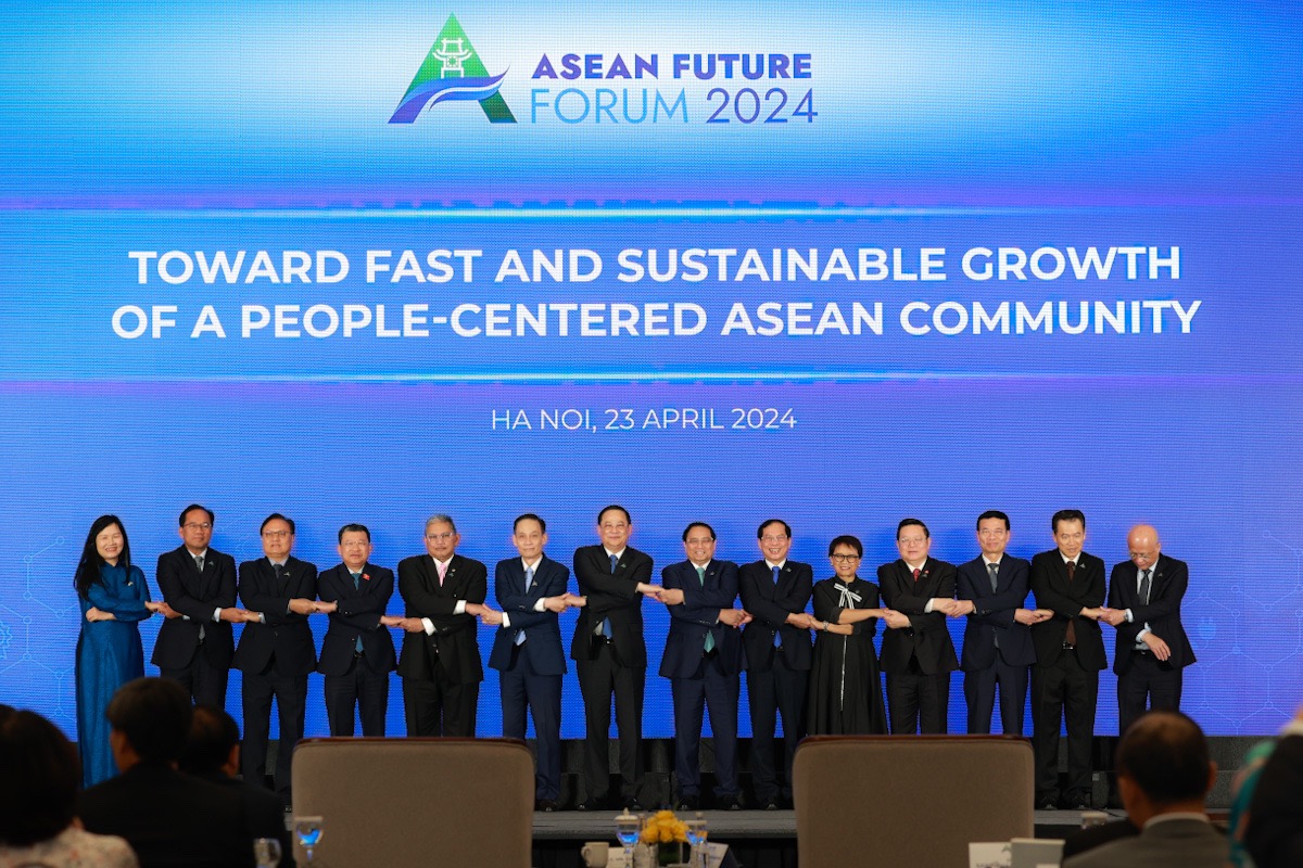 Các đại biểu chụp ảnh chung tại phiên khai mạc Diễn đàn Tương lai ASEAN 2024 tổ chức sáng 23.4 tại Hà Nội. Ảnh: Hải Nguyễn