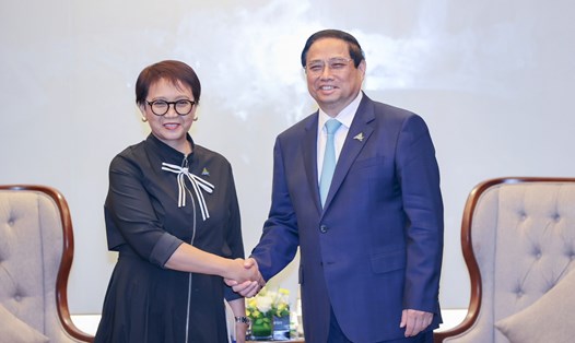 Thủ tướng Chính phủ Phạm Minh Chính và Bộ trưởng Retno Marsudi thống nhất phấn đấu đưa kim ngạch thương mại song phương đạt 18 tỉ USD vào năm 2028. Ảnh: Hải Nguyễn