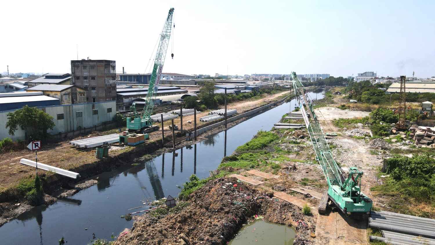 Gói thầu XL-06 thuộc dự án cải tạo môi trường kênh Tham Lương - Bến Cát - rạch Nước Lên có Tập đoàn Thuận An thi công. Ảnh: Anh Tú