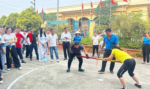 Thi đấu thể thao được tổ chức nhân Tháng Công nhân do Liên đoàn Lao động huyện Phúc Thọ tổ chức. Ảnh: CĐH