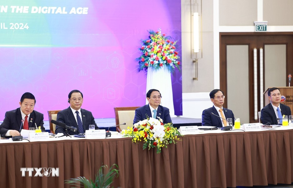  Thủ tướng Chính phủ Phạm Minh Chính và Thủ tướng Lào Sonexay Siphandone (thứ 2 từ trái sang) đồng chủ trì tọa đàm với doanh nghiệp các nước ASEAN và các đối tác. Ảnh: Dương Giang/TTXVN