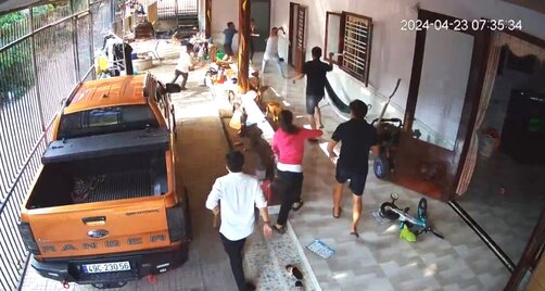 Nhóm thanh niên mang hung khí tới nhà chém 2 người trọng thương ở Lâm Đồng. Ảnh: Khánh Phúc