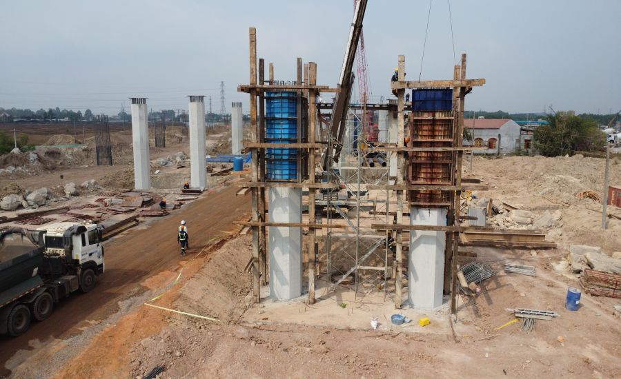 Ngày 7.4 tại công trường thi công 2 tuyến đường kết nối sân bay Long Thành một công nhân tử vong nghi tai nạn lao động. Ảnh: Hà Anh Chiến