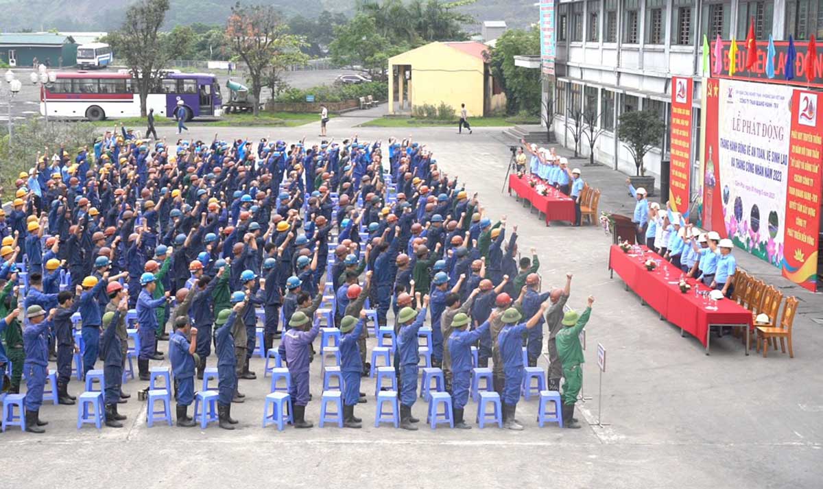 Phát động tháng công nhân tại Công ty than Quang Hanh. Ảnh: Tập đoàn TKV