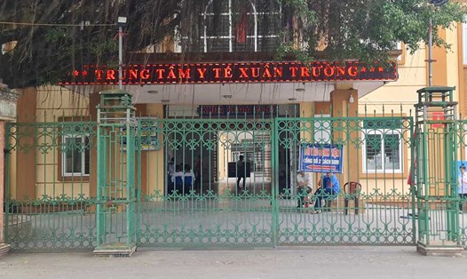 Khu vực cổng số 1 của TTYT huyện Xuân Trường (tỉnh Nam Định). Ảnh: Lương Hà