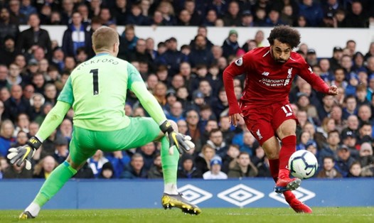 Pha dứt điểm hỏng ăn của Mohamed Salah ở trận gặp Everton cách đây 5 năm góp phần khiến Liverpool mất chức vô địch Premier League. Ảnh: This is Anfield