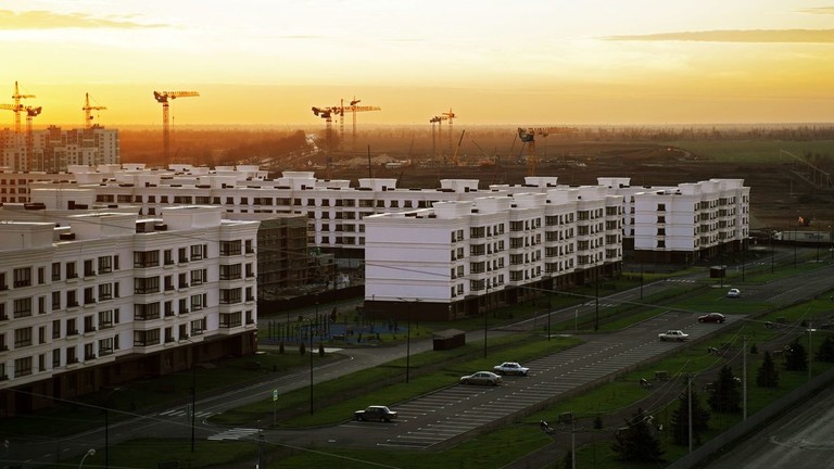 Công ty vật liệu xây dựng khổng lồ Knauf của Đức bị cáo buộc giúp Nga tái thiết Mariupol. Ảnh: Sputnik
