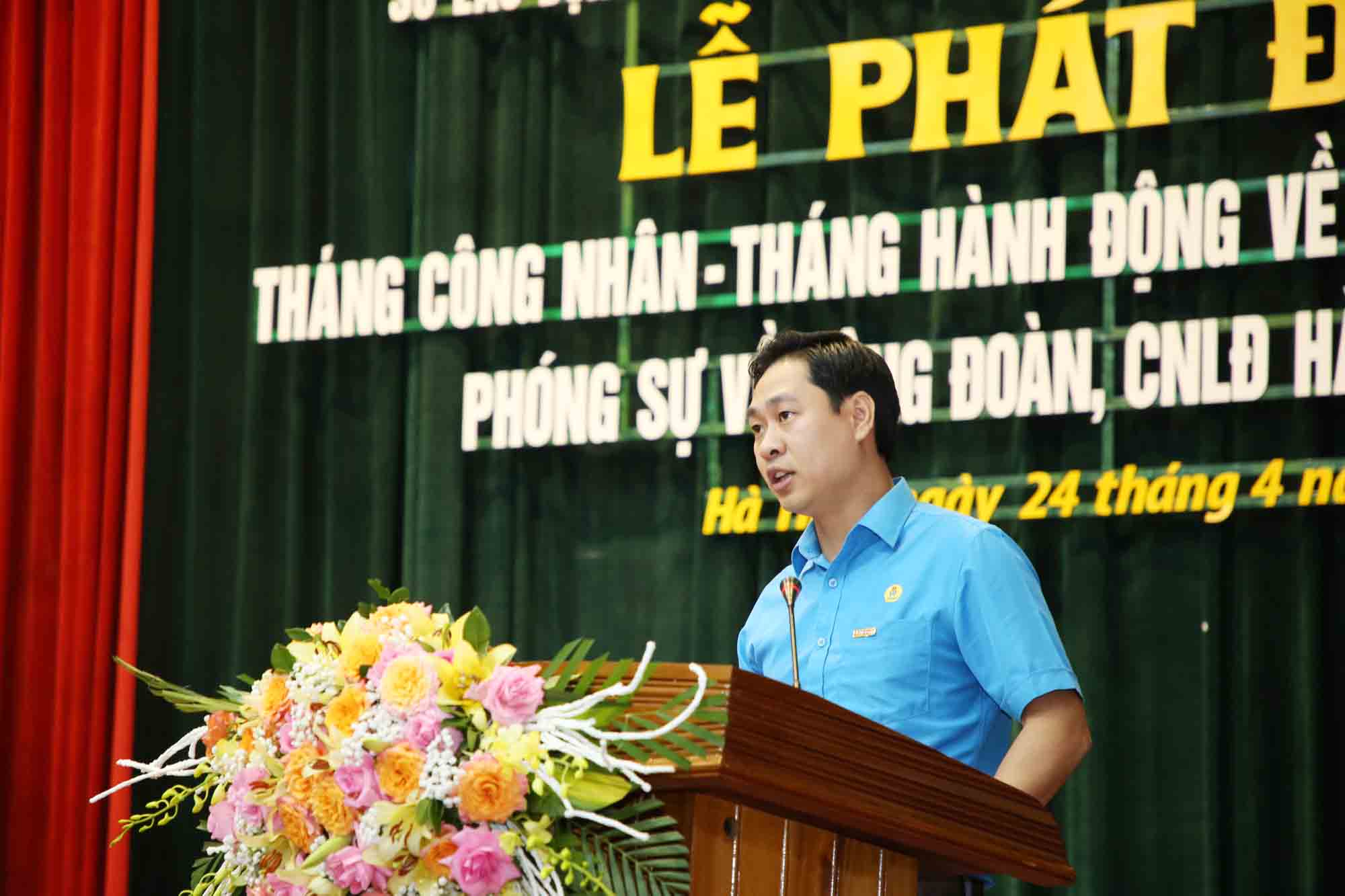 Ông Nguyễn Đức Thành - Phó Tổng Biên tập Báo Lao Động phát động cuộc thi Bút ký, phóng sự viết về công nhân, công đoàn và người lao động Hà Tĩnh. Ảnh: Công Sáng.