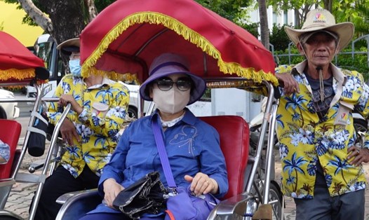 Đội xe xích lô hóa thành hướng dẫn viên du lịch của Đà Nẵng. Ảnh: Trần Thi
