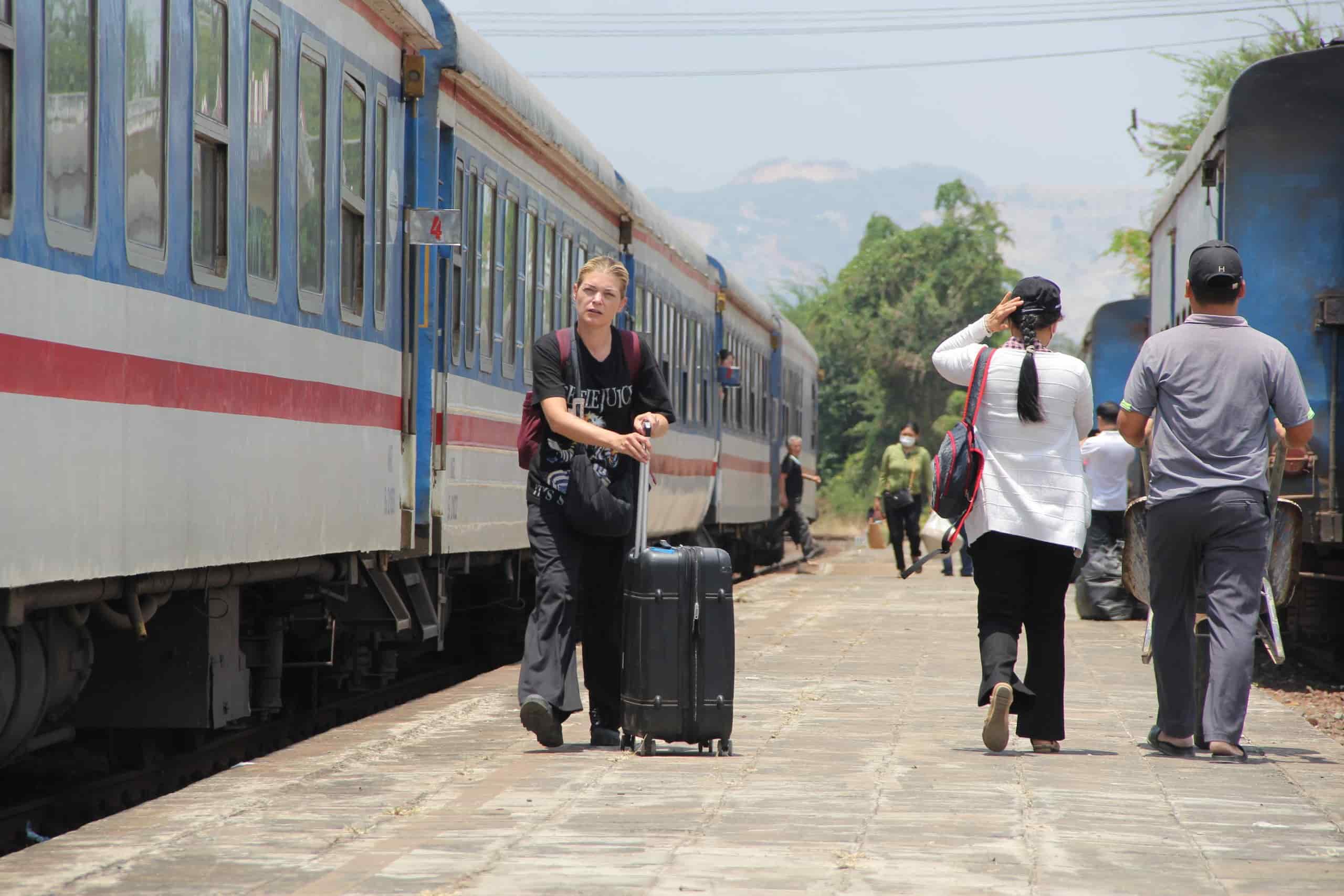 trong thời gian ảnh hưởng sự cố sạt lở hầm đường sắt Bãi Gió, Chi nhánh Vận tải đường sắt Nha Trang đã tổ chức chuyển tải hành khách bằng ô tô từ Ga Giã đến ga Tuy Hòa và ngược lại với 110 chuyến tàu (khoảng 30.100 hành khách)