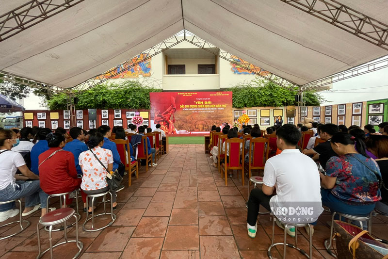 Triển lãm ảnh “Yên Bái – Dấu son trong chiến dịch Điện Biên Phủ” nhằm giáo dục thế hệ trẻ niềm tự hào dân tộc, tin tưởng tuyệt đối vào sự lãnh đạo của Đảng; tiếp tục phát huy truyền thống yêu nước, ý chí tự lực, tự cường, độc lập của dân tộc. Triển lãm sẽ phục vụ khách tham quan đến hết ngày 7.5.