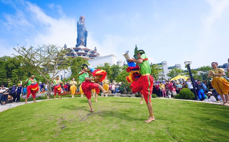 Điệu múa trống Chhay-dăm đặc trưng của người Khmer tại Tây Ninh. Ảnh: TNCC