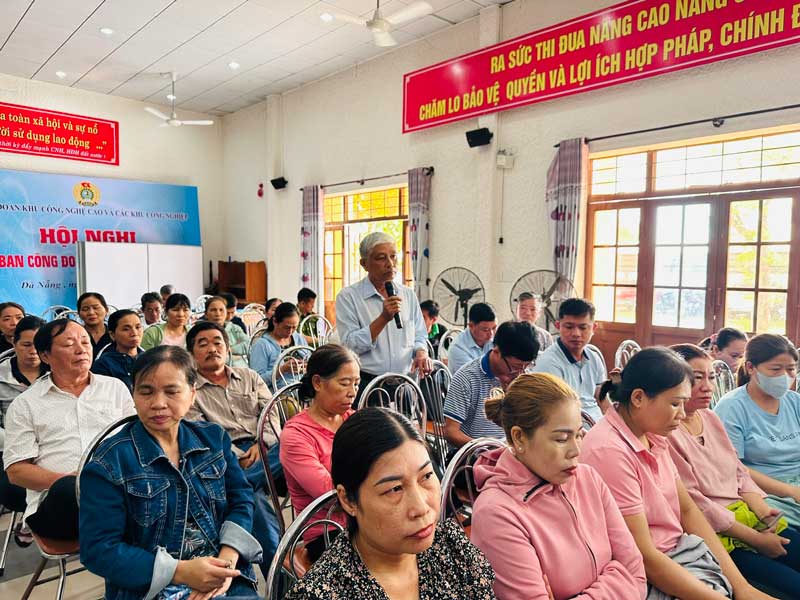 Đại diện người lao động phát biểu tại phiên hòa giải. Ảnh: Trà Vân