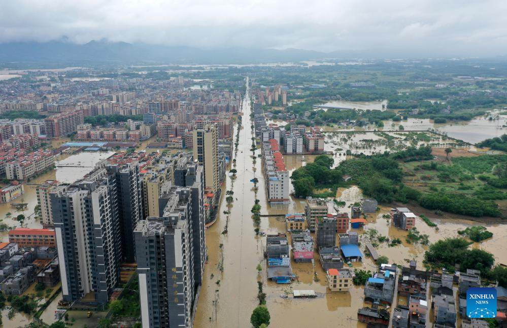 Lũ lụt trên sông Bắc Giang ở thành phố Thiều Quan, tỉnh Quảng Đông, Trung Quốc, ngày 21.4.2024. Ảnh: Xinhua