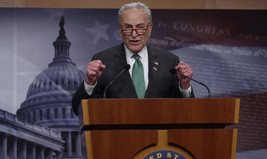 Lãnh đạo phe đa số Đảng Dân chủ tại Thượng viện Chuck Schumer phát biểu sau khi Thượng viện Mỹ thông qua dự luật viện trợ nước ngoài ngày 23.4. Ảnh: AFP
